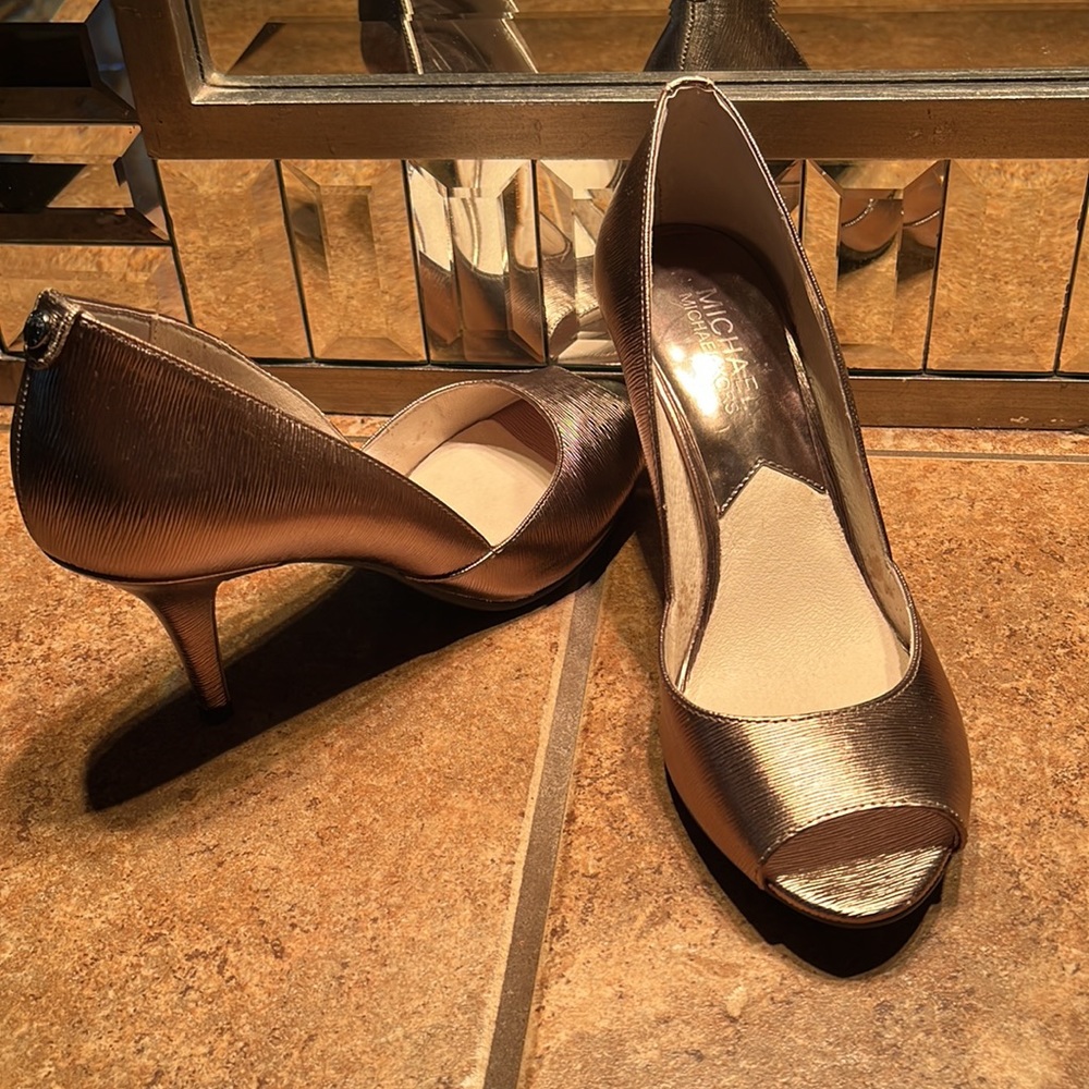 NWOT Michael Kors Gold Open Toe Heels 💛